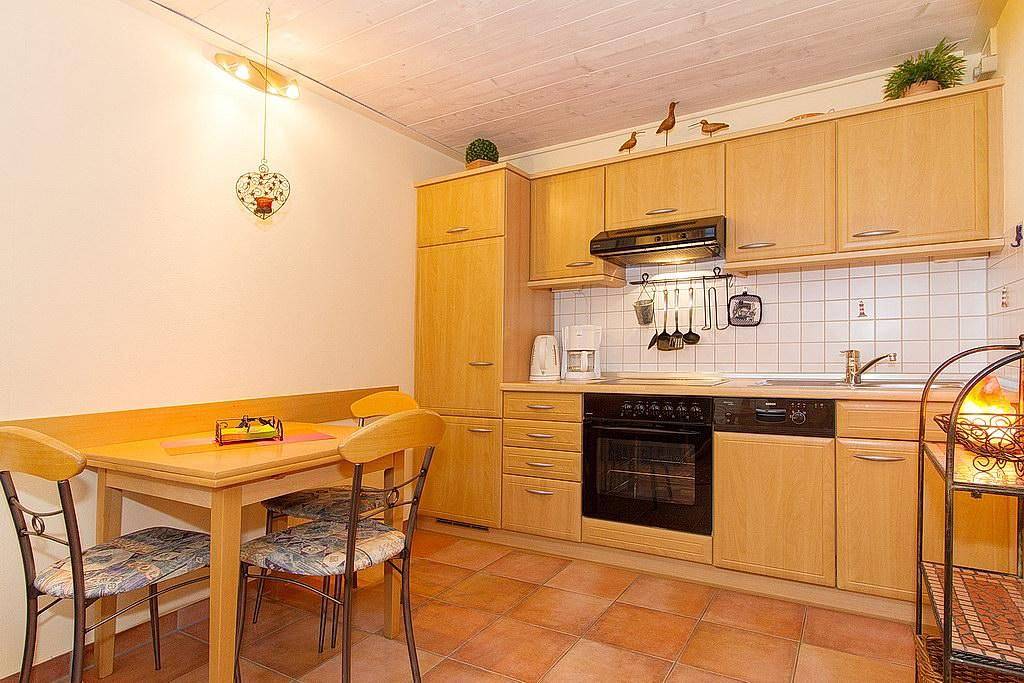 Ganze Wohnung, Hundefreundliche Ferienwohnung mit Terrasse in erstklassiger Lage an der Ostsee in Ostseebad Kühlungsborn, Kühlungsborn