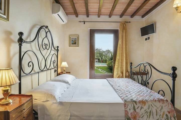 Magnifica villa indipendente per 4 persone con A/C, piscina privata, Wifi, Tv e terrazza in Montecatini Terme, Provincia di Pistoia
