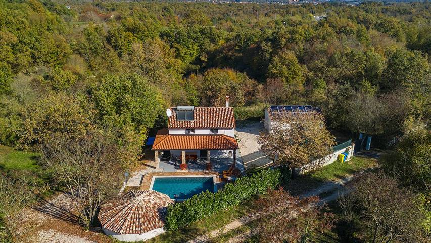 Villa für 5 Personen, mit Whirlpool und Terrasse sowie Garten in Zentralistrien - 2