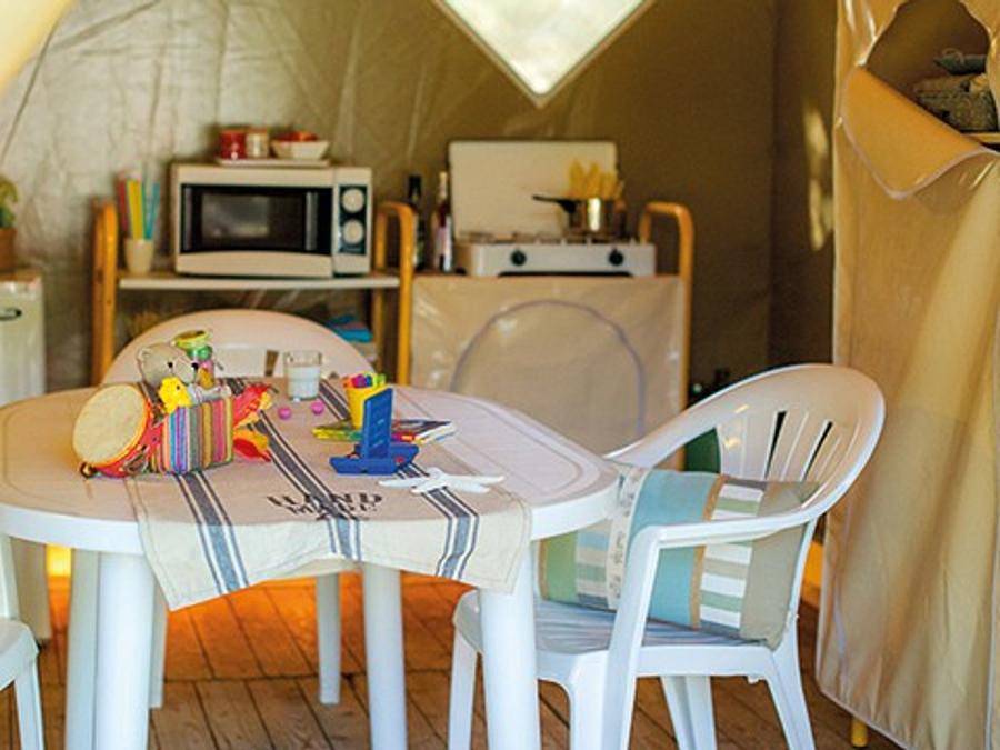 Camping La Côte Sauvage  - Tienda de campaña 4 personas - Tienda Explorer | 2 Dormitorios | 4 Pers. | Sin baño in Saint-Clément-des-Baleines, Isla de Ré