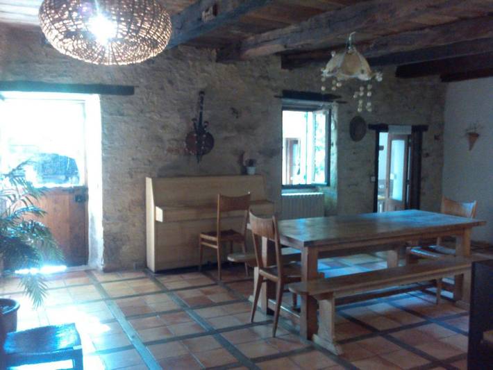 Location de vacances pour 12 personnes, avec vue ainsi que jardin et piscine, animaux acceptés à Maleville - 4