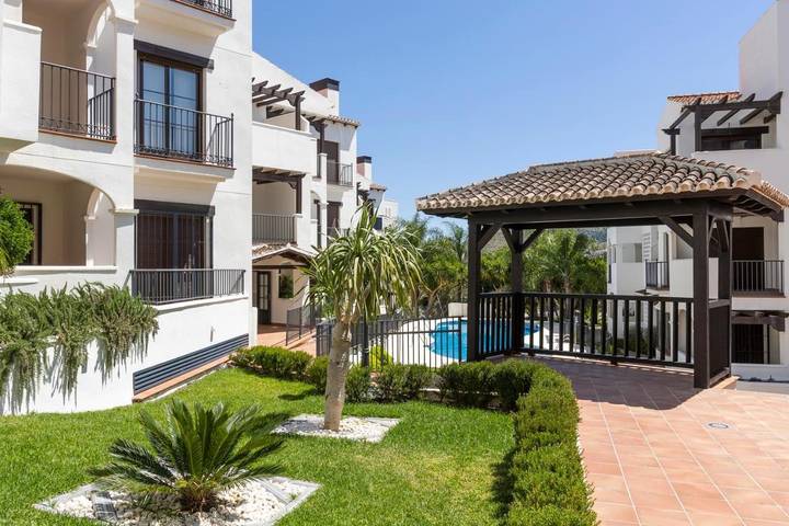 Apartamento de vacaciones para 4 personas, con jardín y terraza además de vistas y piscina - 1
