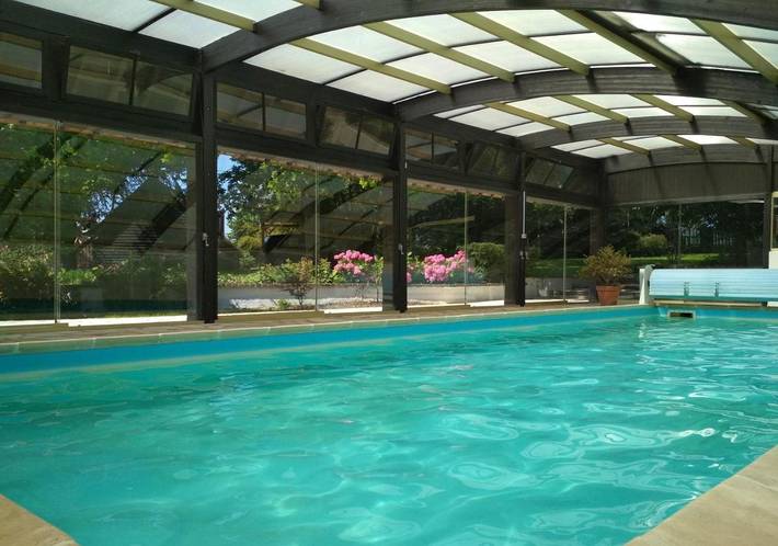 Location de vacances pour 2 personnes, avec Terrasse et Jardin ainsi que Piscine et Vue à Colline-Beaumont