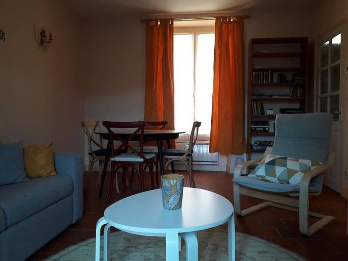 Location de vacances pour 5 personnes, avec jardin et bassin pour enfant, adapté aux familles à Vic-sur-Cère - 4