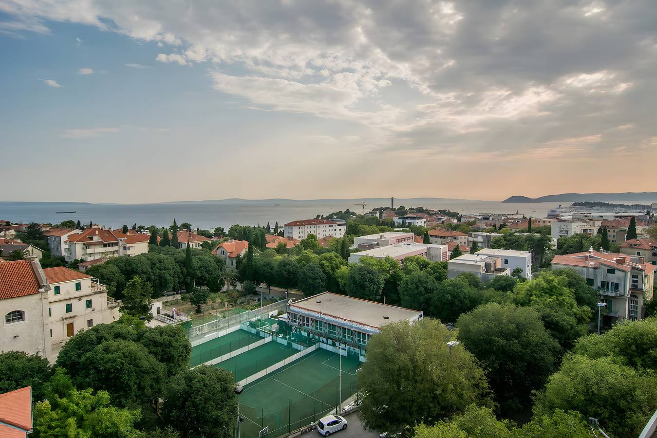 Split Pearl Apartment with Sea View, Wi-Fi, Air Conditioning, Free Netflix/Hbo/Satellite