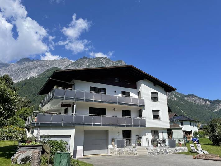 Ferienwohnung für 5 Personen, mit Terrasse und Garten sowie Ausblick in Vandans