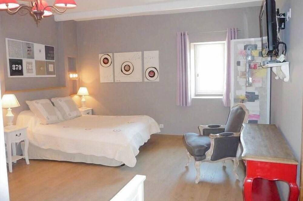 Cosy-Quad room-Deluxe-Ensuite in La Cadière-et-Cambo, Cévennes