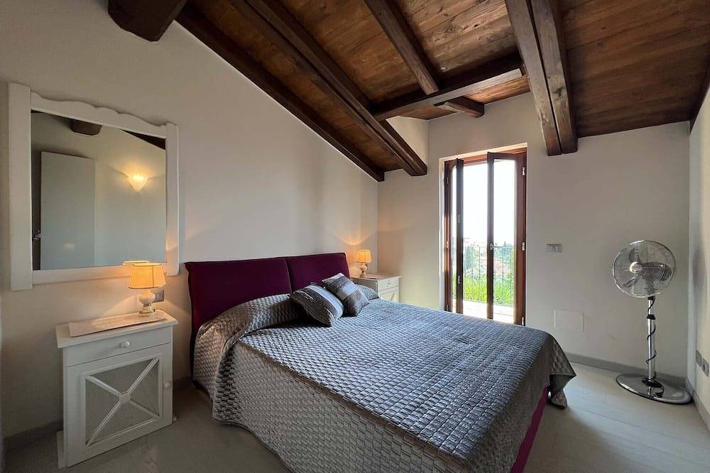 Villa Tellaro 8 pax, Waterfront holiday house with Pool, Wifi, Bbq, and Sea View in Tellaro, Comune di Lerici