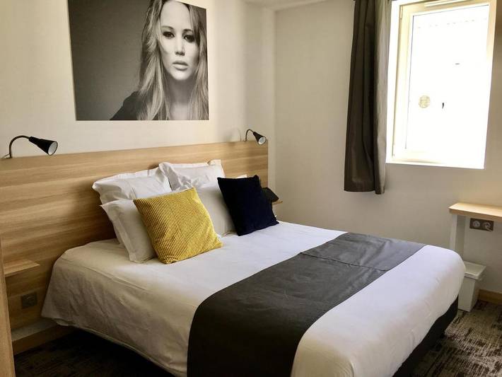 Hôtel pour 2 personnes, avec piscine ainsi que jardin et vue, adapté aux familles à Saint-Mitre-les-Remparts - 4