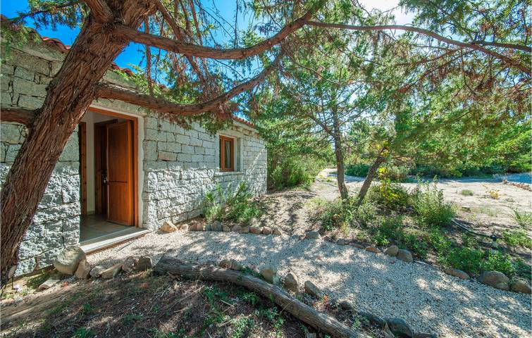 Gîte pour 4 personnes, avec jardin à Badesi - 2