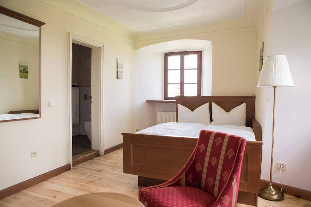 Entire apartment, Castle Room 6 - Hohenhardter Hof in Wiesloch, Kraichgau