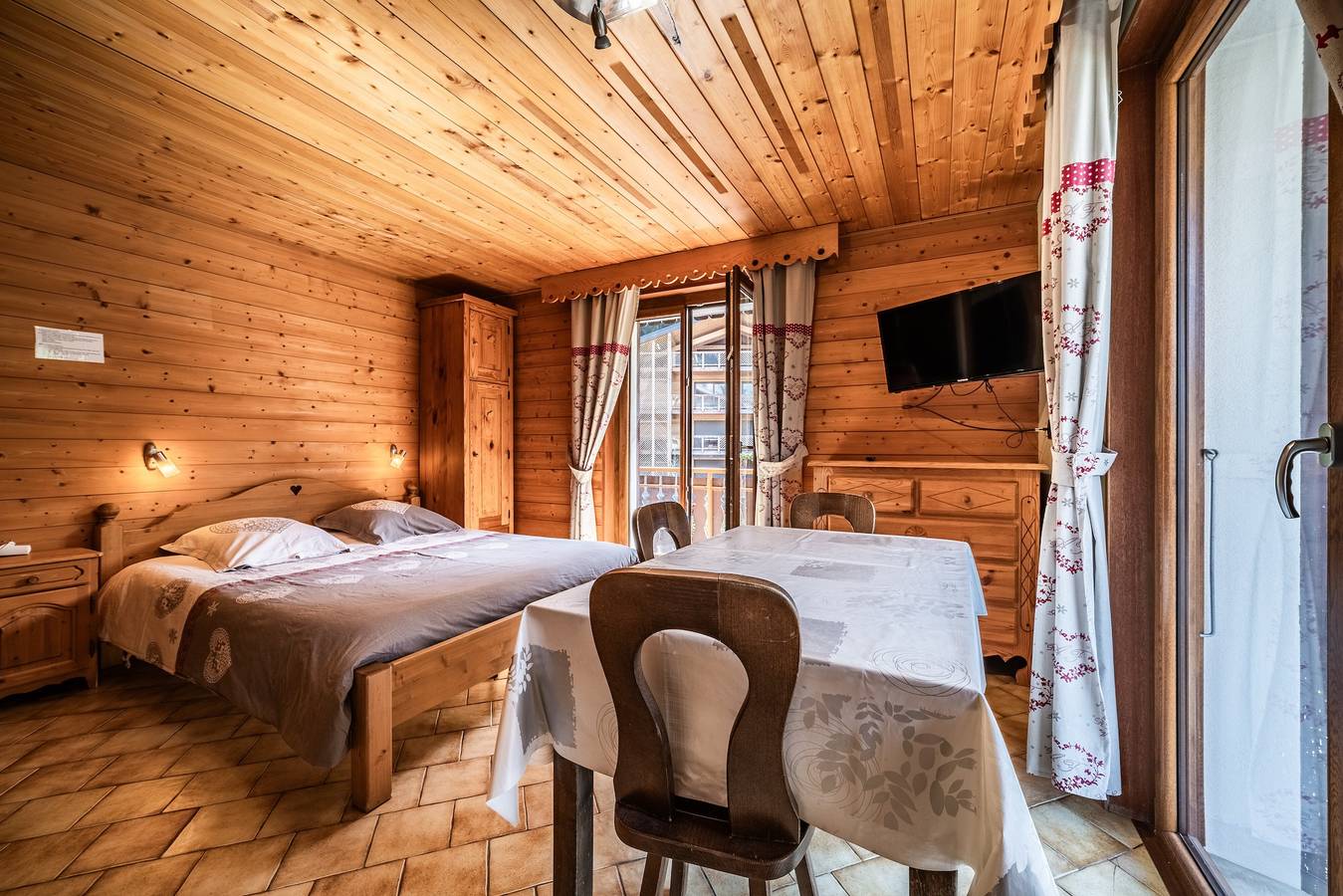 Studio Apartment 'La Flèchette - 2 Pers' with Mountain View, Balcony and Wi-Fi in Chatel, Les Portes du Soleil