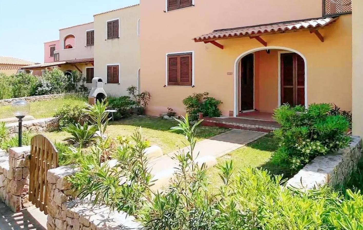 Incantevole appartamento con piscina, Wi-Fi e cucina - a 2 km dalla spiaggia! in Lu Lamoni, Vignola Mare