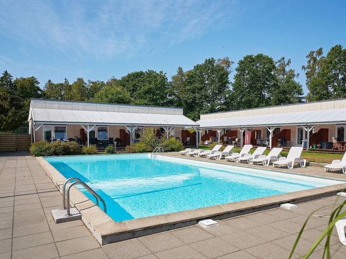 Ferieudlejning for 2 personer, med Terrasse og Pool i Dueodde