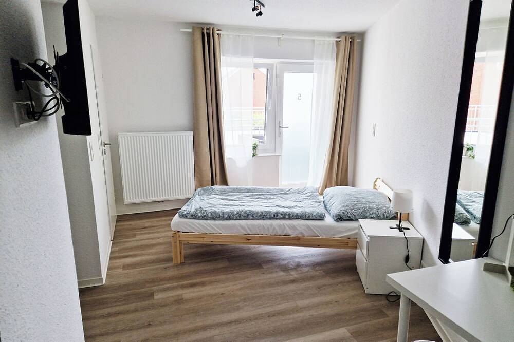Ganze Wohnung, Weser Pension - Dreibettzimmer mit eigenem Bad Nr. 5 in Unterweser, Brake