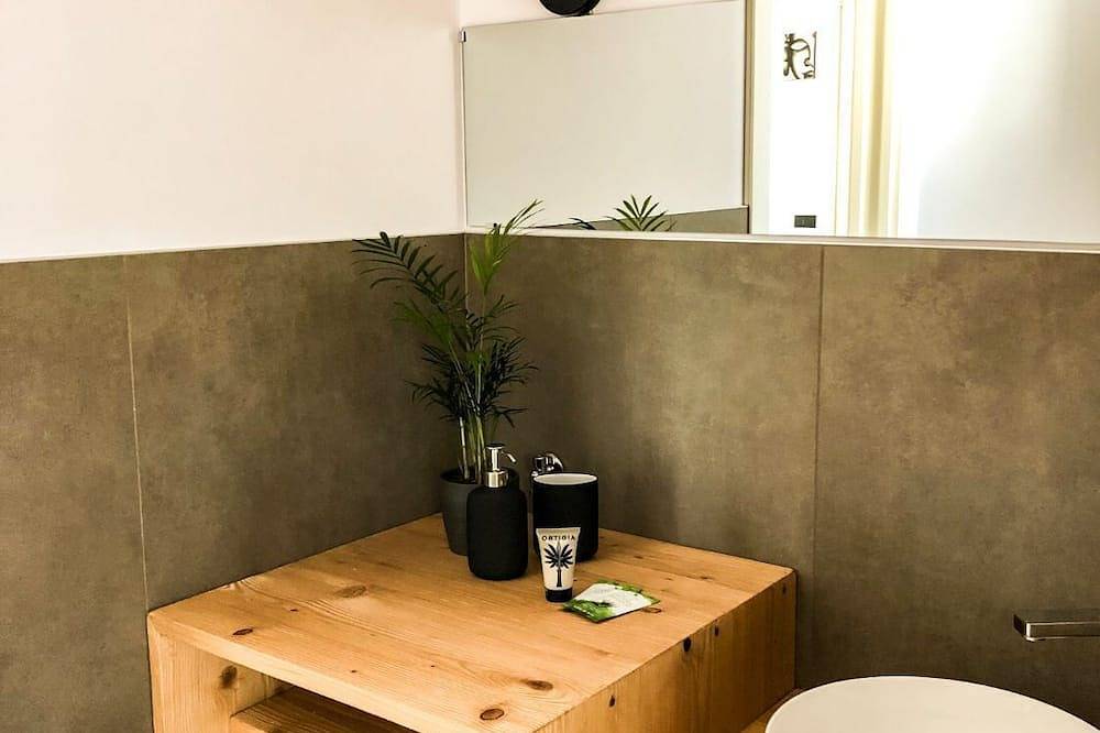 Entire apartment, Rita House. in Brescia, Garda Mountains