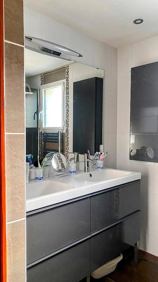 Location de vacances pour 3 personnes, avec vue ainsi que jardin et balcon à Néant-sur-Yvel - 3