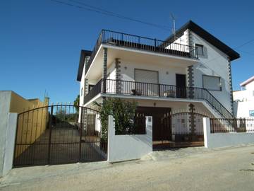 Gîte pour 4 personnes, avec jardin, adapté aux familles à Lourinhã