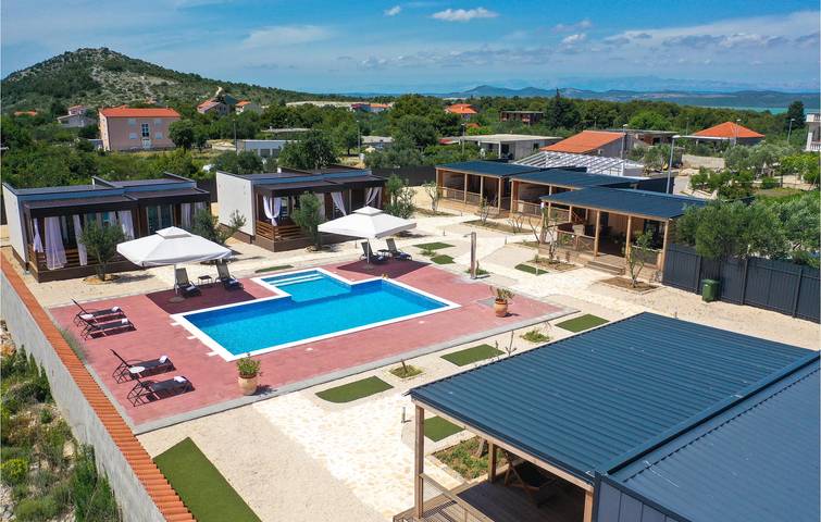 Bungalow für 24 Personen, mit Pool und Terrasse sowie Garten in Dalmatien - 4