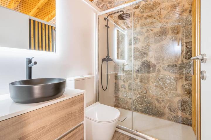 Location de vacances pour 4 personnes, avec jardin ainsi que piscine et vue, animaux acceptés dans Vila Verde - 2