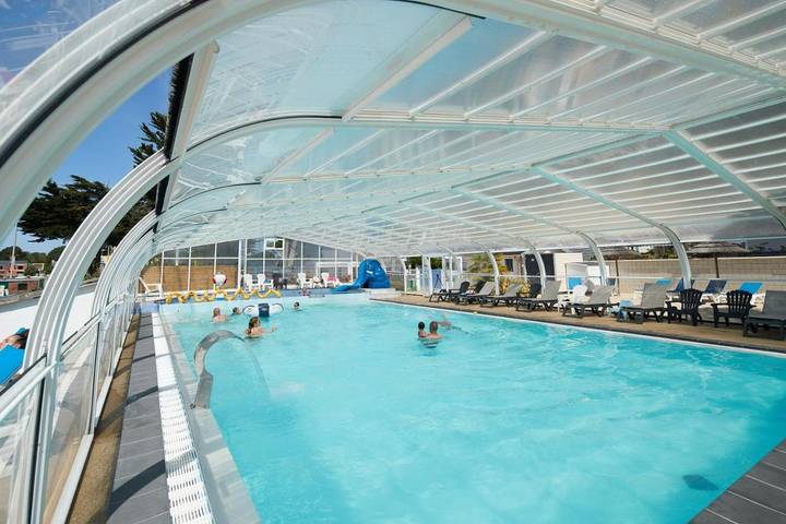 Camping pour 4 personnes, avec Terrasse et Piscine
