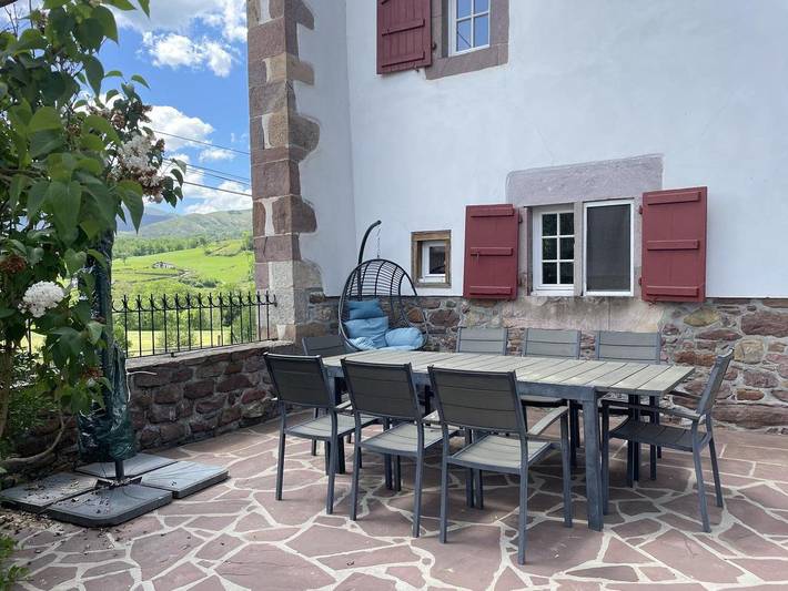 Gîte pour 8 personnes, avec jardin ainsi que jacuzzi et terrasse à Saint-Étienne-de-Baïgorry - 4
