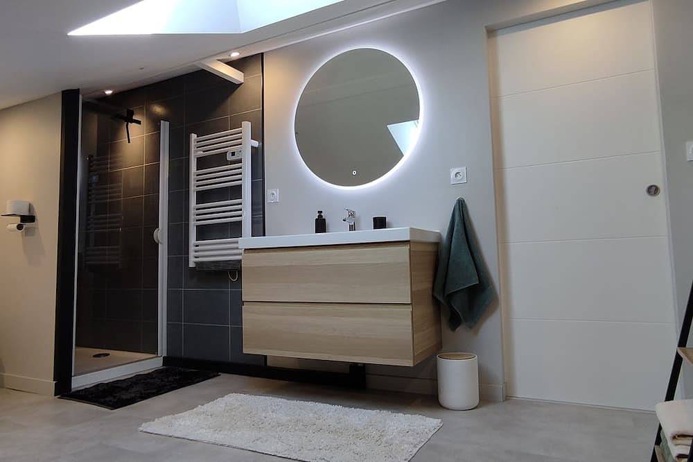 Appartement entier, À 5 minutes du centre ville ! Appartement avec salle de sport in Charmeil, Région de Vichy