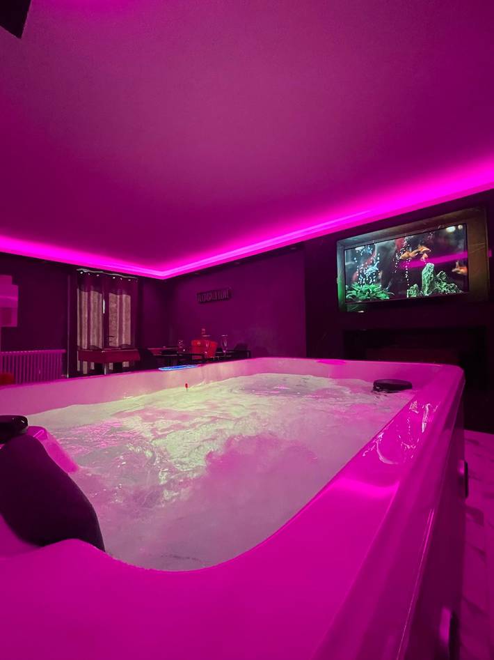 La Casa de Lové, Suite appartement privée avec jacuzzi in Melun, Seine-et-Marne