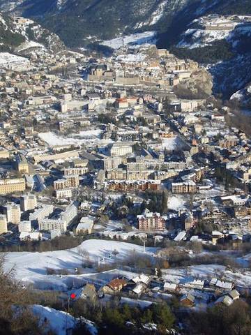 Gîte pour 6 personnes, avec vue et jardin à Puy-Saint-Pierre