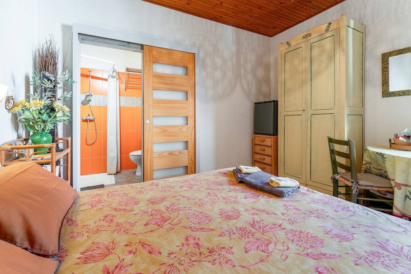 Chambre « Farniente » avec terrasse partagée, jardin commun et Wi-Fi in Bédoin, Parc naturel régional du Mont-Ventoux