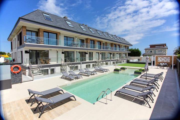 Ferienwohnung für 10 Personen, mit Balkon und Terrasse sowie Garten und Pool
