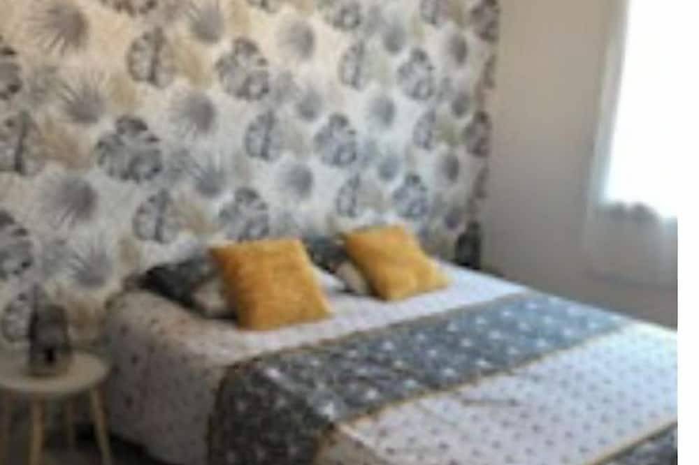 Holiday home in the Perigord with private swimming pool. Meublé de Tourisme 3 *** in Domme, Périgord Noir