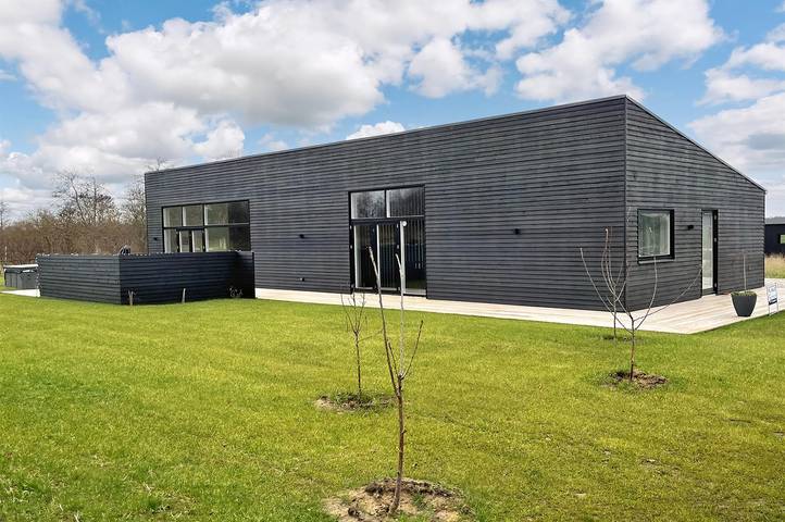 Ferienhaus für 12 Personen, mit Terrasse und Whirlpool - 1