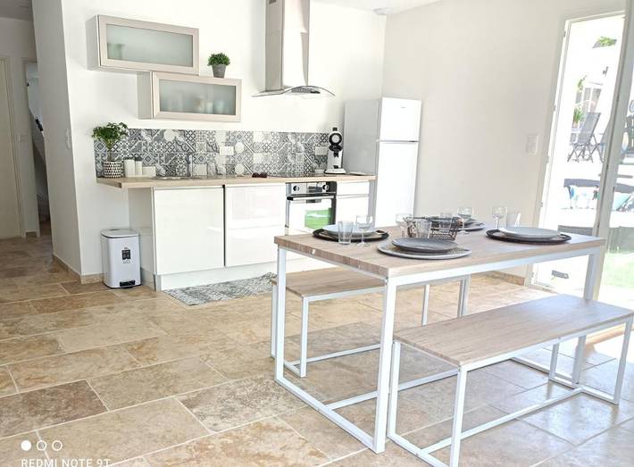 Location de vacances pour 4 personnes, avec vue ainsi que terrasse et piscine à Mons (Gard) - 3
