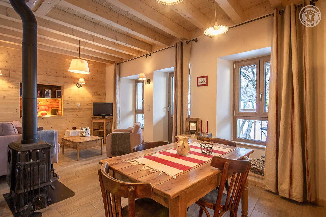 Gîte pour 4 Personnes dans Le Noyer, Bauges