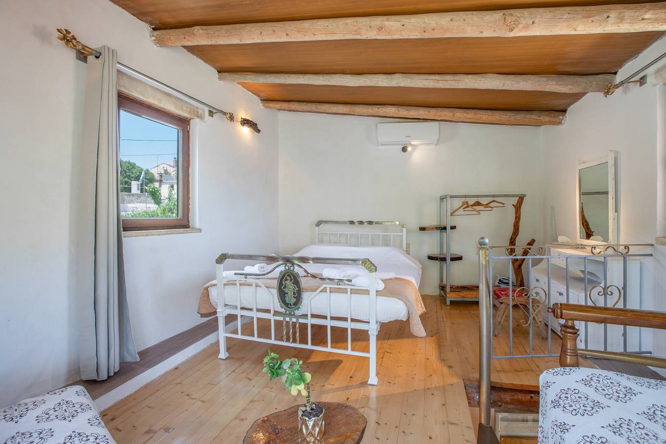 Landhuis 'Kourtsa Traditioneel Huis met Zwembad', Uitzicht op Bergen, Wi-Fi & Airco, foto 9