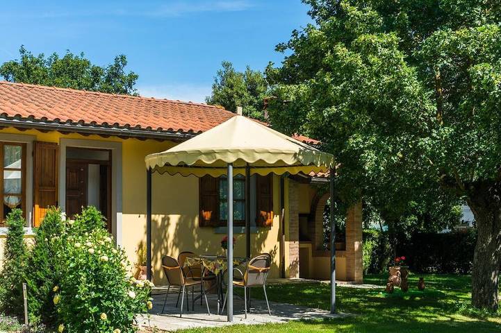 Agriturismo per 4 persone, con piscina e giardino in Castiglion Fiorentino
