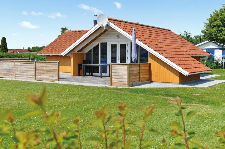 Ferienhaus für 6 Personen, mit Terrasse und Sauna sowie Garten in Rendbjerg