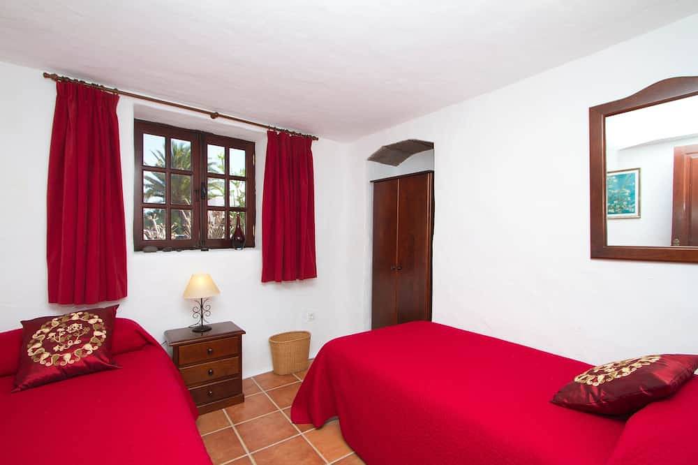 Finca con piscina privada y vistas impresionantes de colinas y el mar in Mácher, Tías