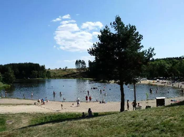 Camping pour 4 personnes, avec terrasse en Auvergne - 4