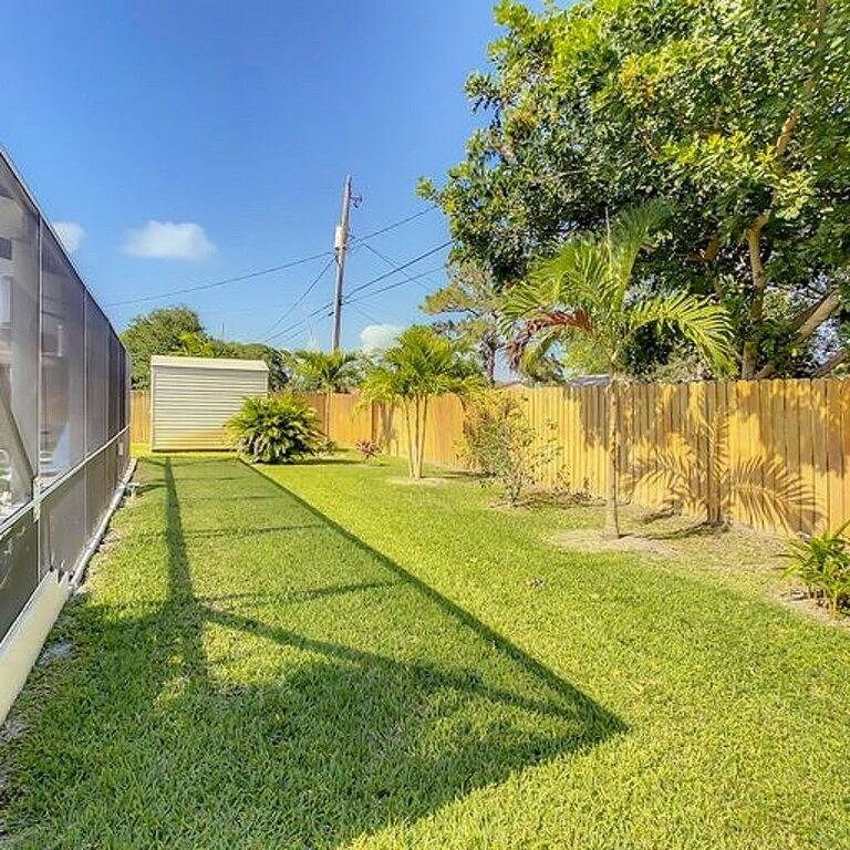 Home Away From Home w/ Private Heated Pool, Game room and quiet place to relax! in Port St. Lucie, St. Lucie County