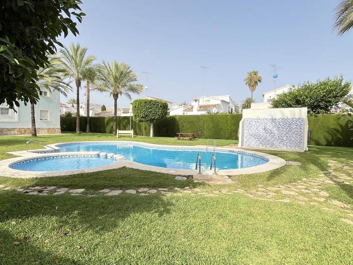 Holiday letting for 7 people, with Terrace and Garden as well as Pool in El Palmar