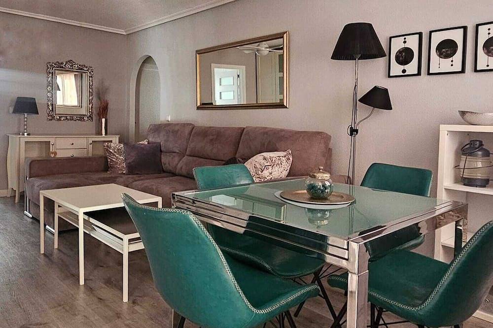 Ganze Wohnung, 2-bedroom apartment near Alicante with spacious terrace, 5 min to the beach in Los Arenales del Sol, Elche