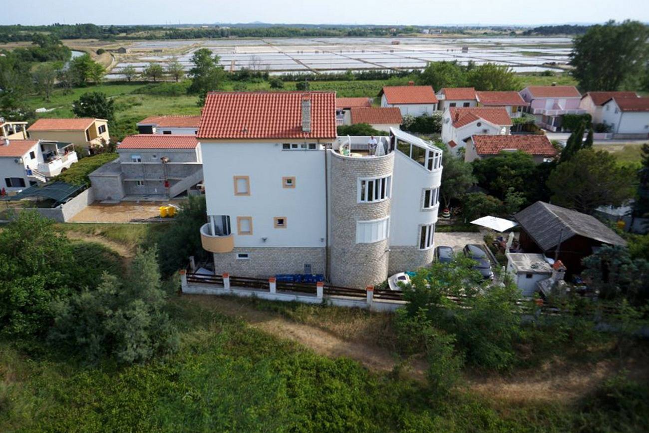 Ganze Wohnung, 2-Zimmer-Ferienwohnung mit Balkon und Meerblick Nin (Zadar) A-5858-b in Nin, Zadar