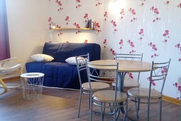 Gîte pour 2 personnes, avec terrasse à Marcenat