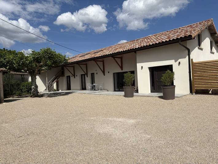 Gîte pour 15 personnes, avec jardin ainsi que terrasse et piscine, animaux acceptés