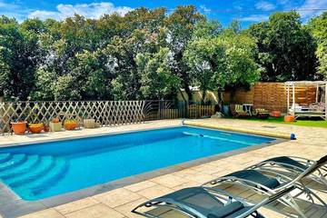 Gîte pour 6 personnes, avec jacuzzi ainsi que piscine et jardin à Sussargues