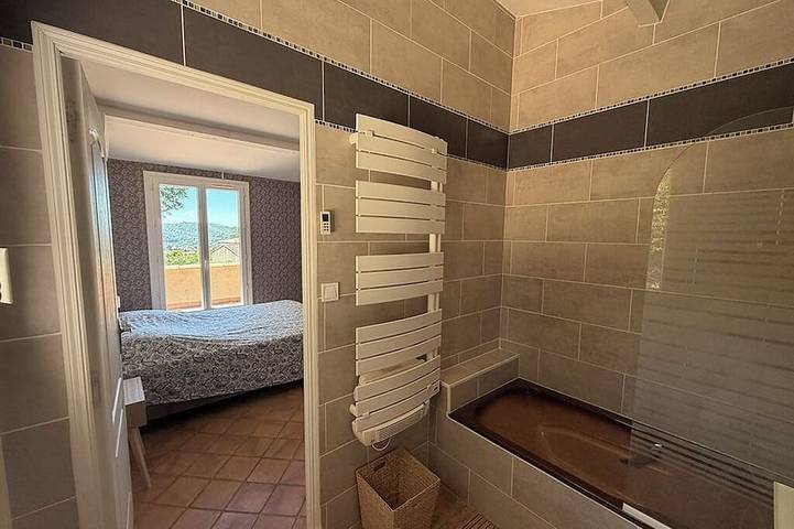 Air-Conditioned Provençal Villa with Pool - Large Terrace and Quiet Garden in Draguignan, Draguignan region