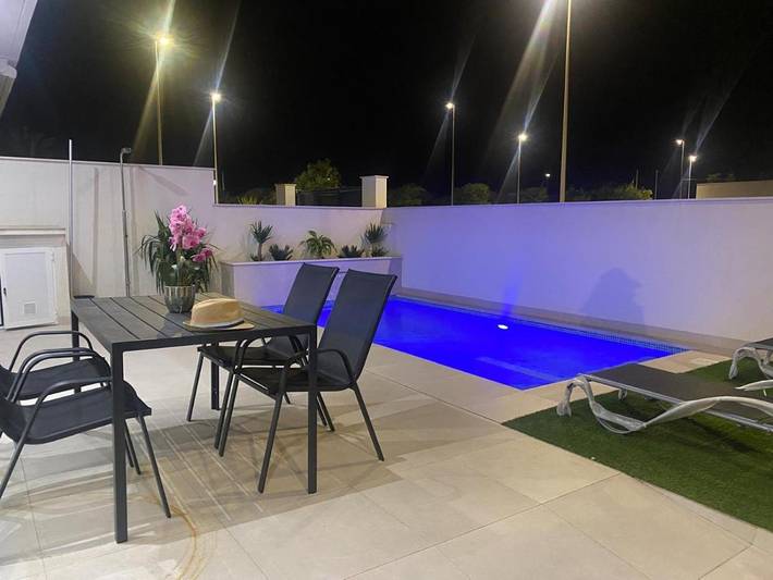 Location de vacances pour 6 personnes, avec Balcon et Terrasse ainsi que Jardin et Piscine dans Formentera De Segura