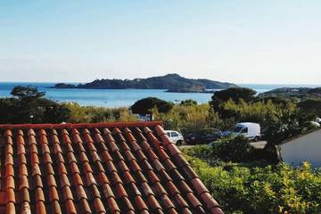 Gîte pour 4 personnes, avec piscine dans Plage Du Pradeau